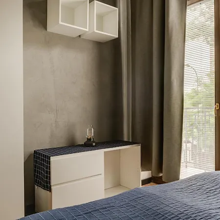 Premium Black Center With Parking *